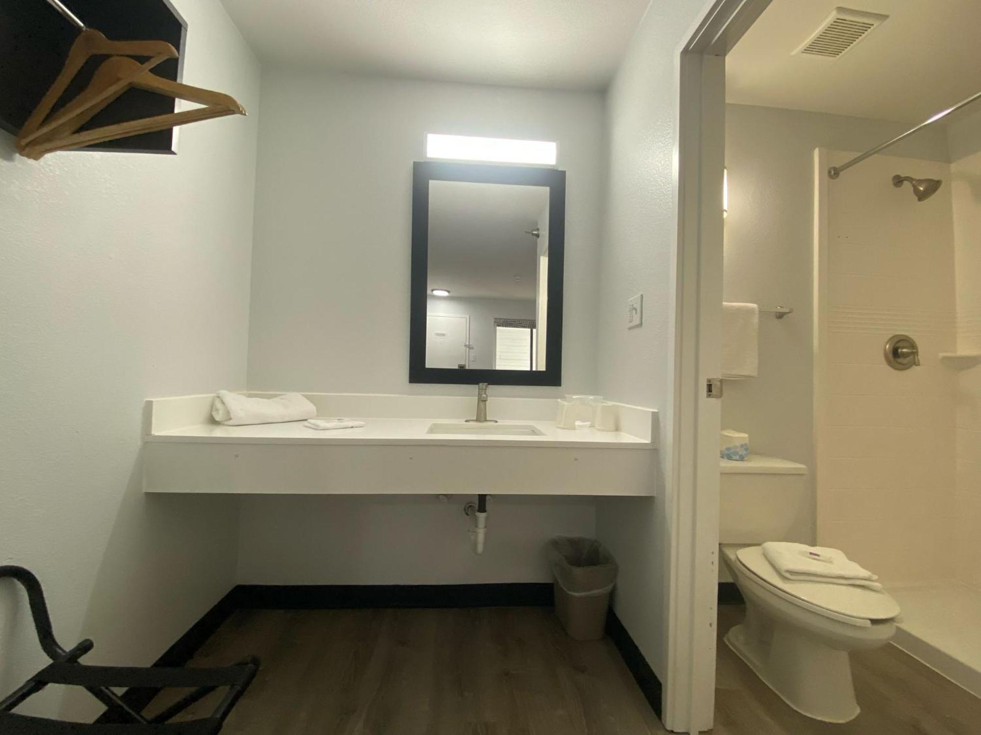 Motel 6-Windsor Locks, Ct - Hartford Εξωτερικό φωτογραφία