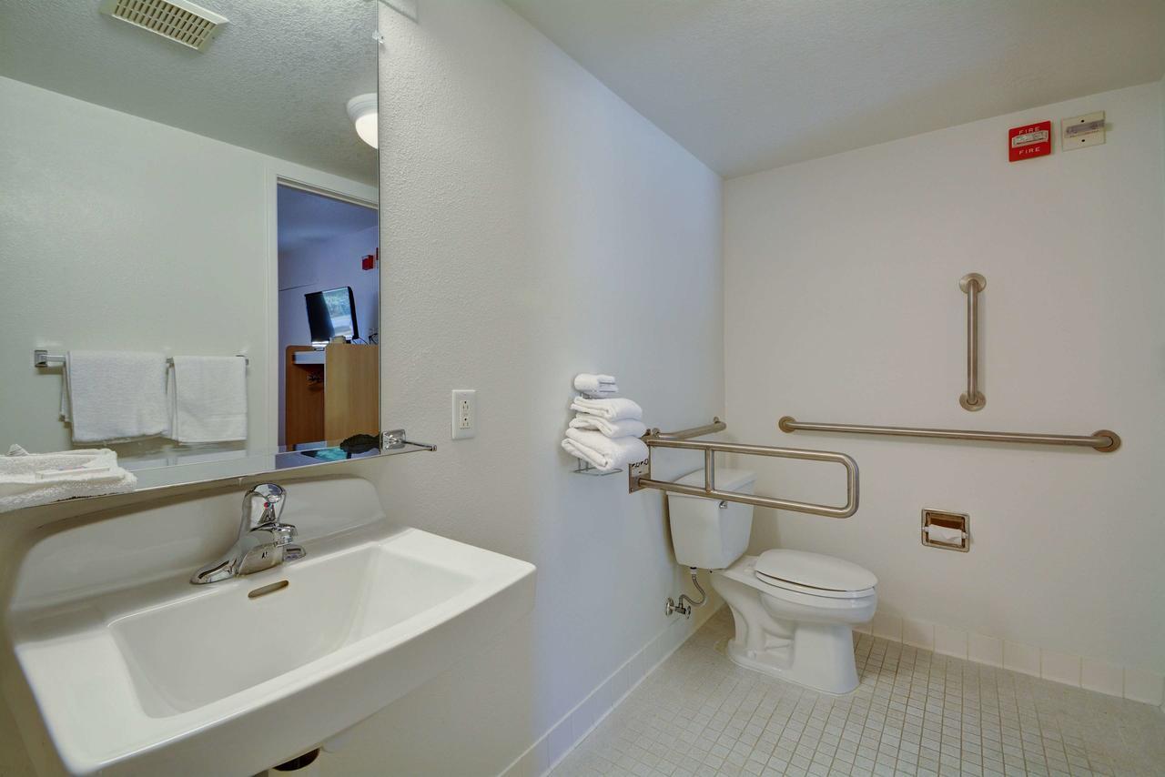 Motel 6-Windsor Locks, Ct - Hartford Εξωτερικό φωτογραφία