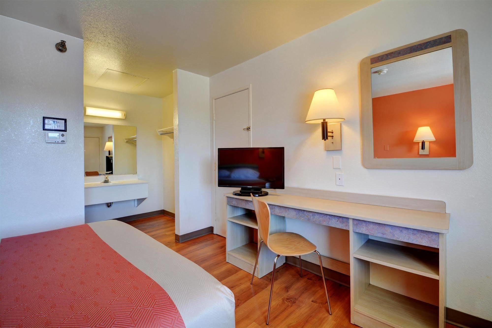 Motel 6-Windsor Locks, Ct - Hartford Εξωτερικό φωτογραφία
